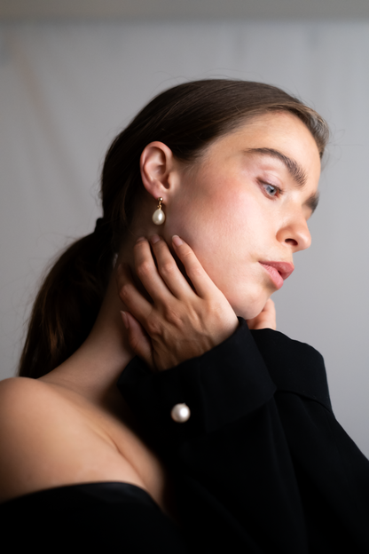 Vera Pearl Earrings – by CHORÉL