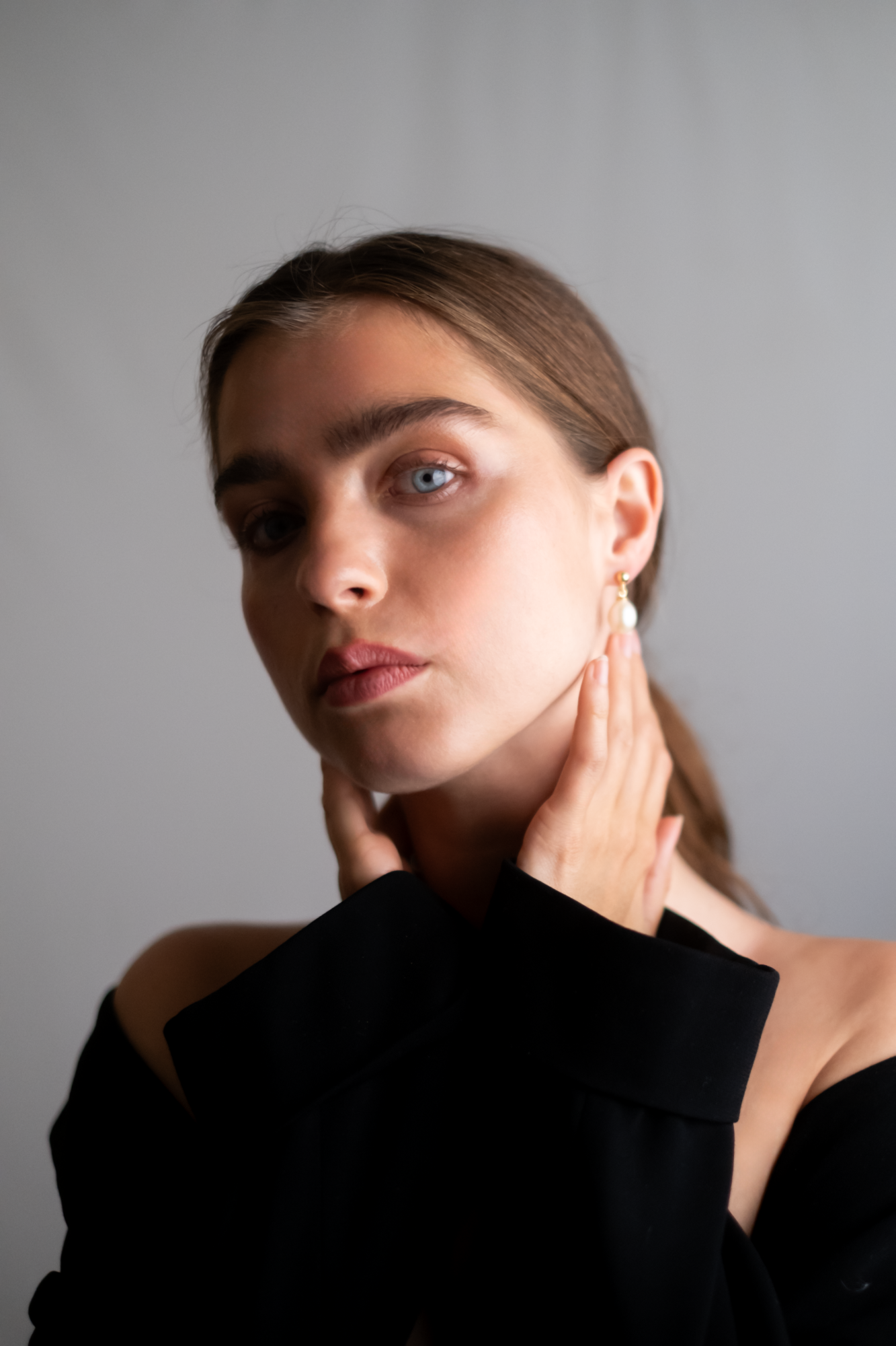 Vera Pearl Earrings – by CHORÉL