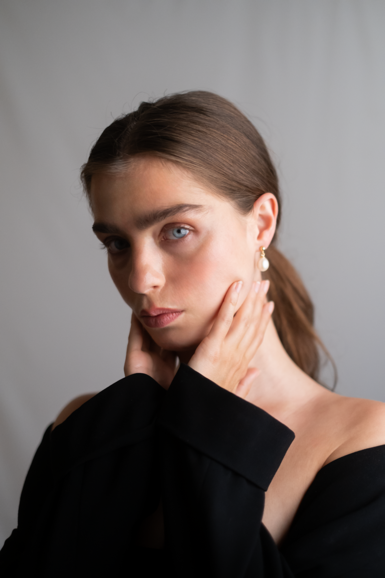 Vera Pearl Earrings – by CHORÉL