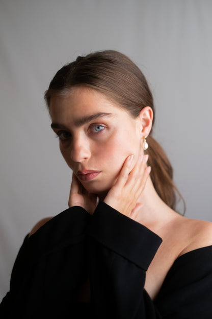 Vera Pearl Earrings – by CHORÉL